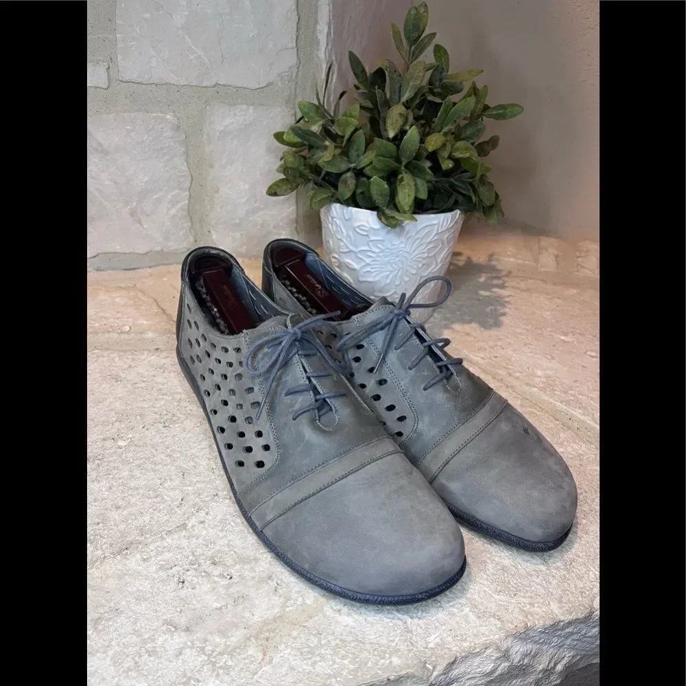NOAT Lalo grey suede perforated sneaker sz 42